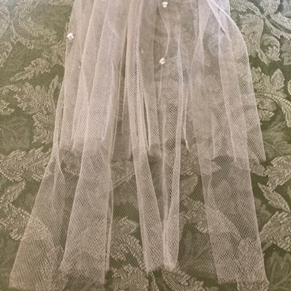 Vintage Pearl Headband With Tulle Veil - Picture 9 of 15